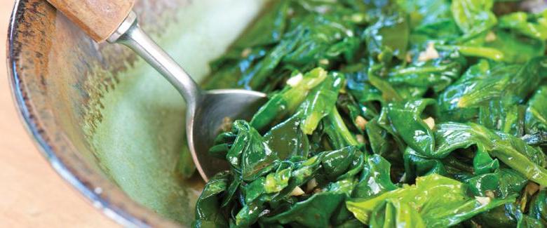 cooked spinach in bowl